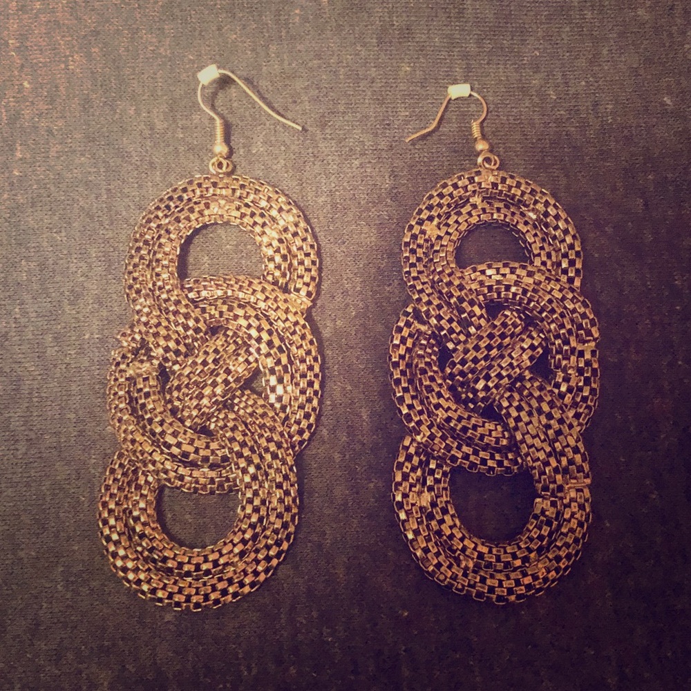 Super cute statement earrings ✨